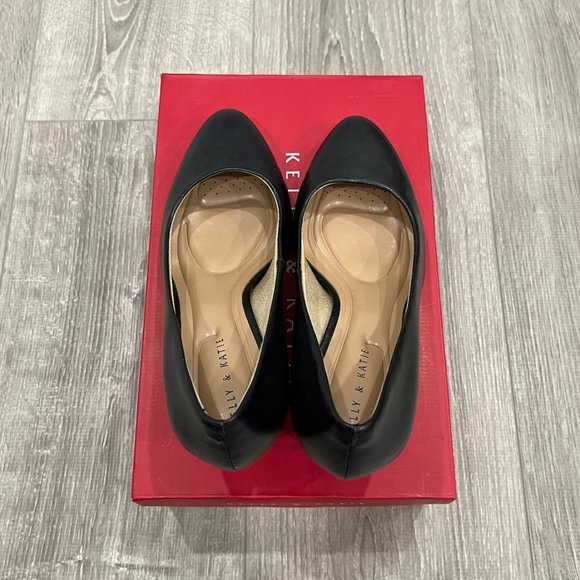 Kelly & Katie Wide Width Pump - Picture 2 of 7